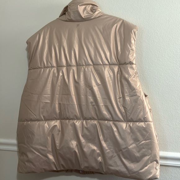 Fabletics Vest. This is brand new! I never wore it. - Picture 4 of 5